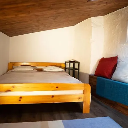 Lovely One-bedroom Loft 3 Minutes From Kazimierz شقة *