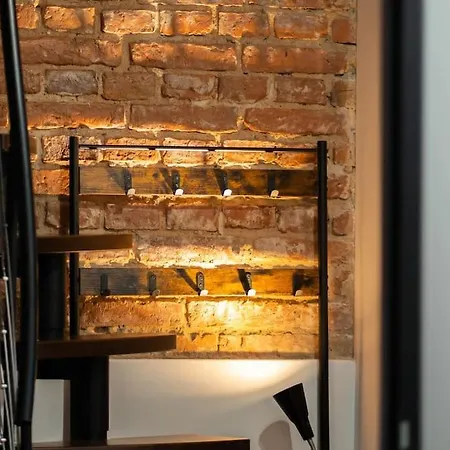 Lovely One-bedroom Loft 3 Minutes From Kazimierz * Cracóvia