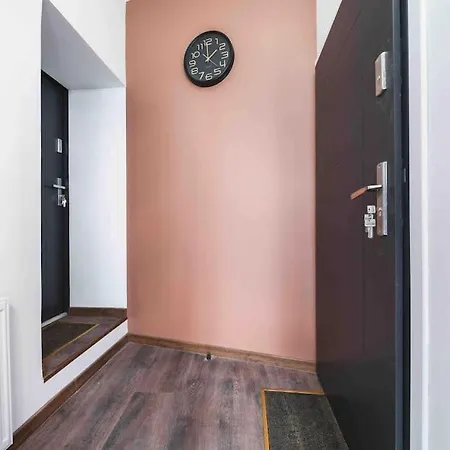 Apartamento Lovely One-bedroom Loft 3 Minutes From Kazimierz